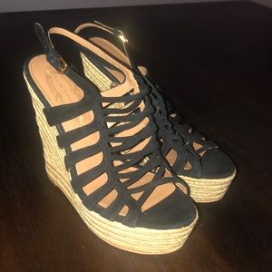 Elige Tahari shoes
